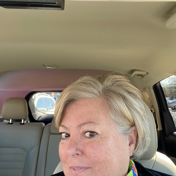 Meet your Posher, Susan - Picture 2 of 3